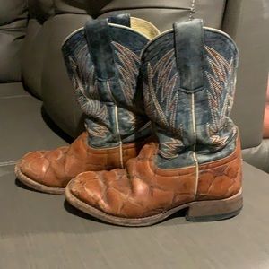Kids cowboy boots size 12